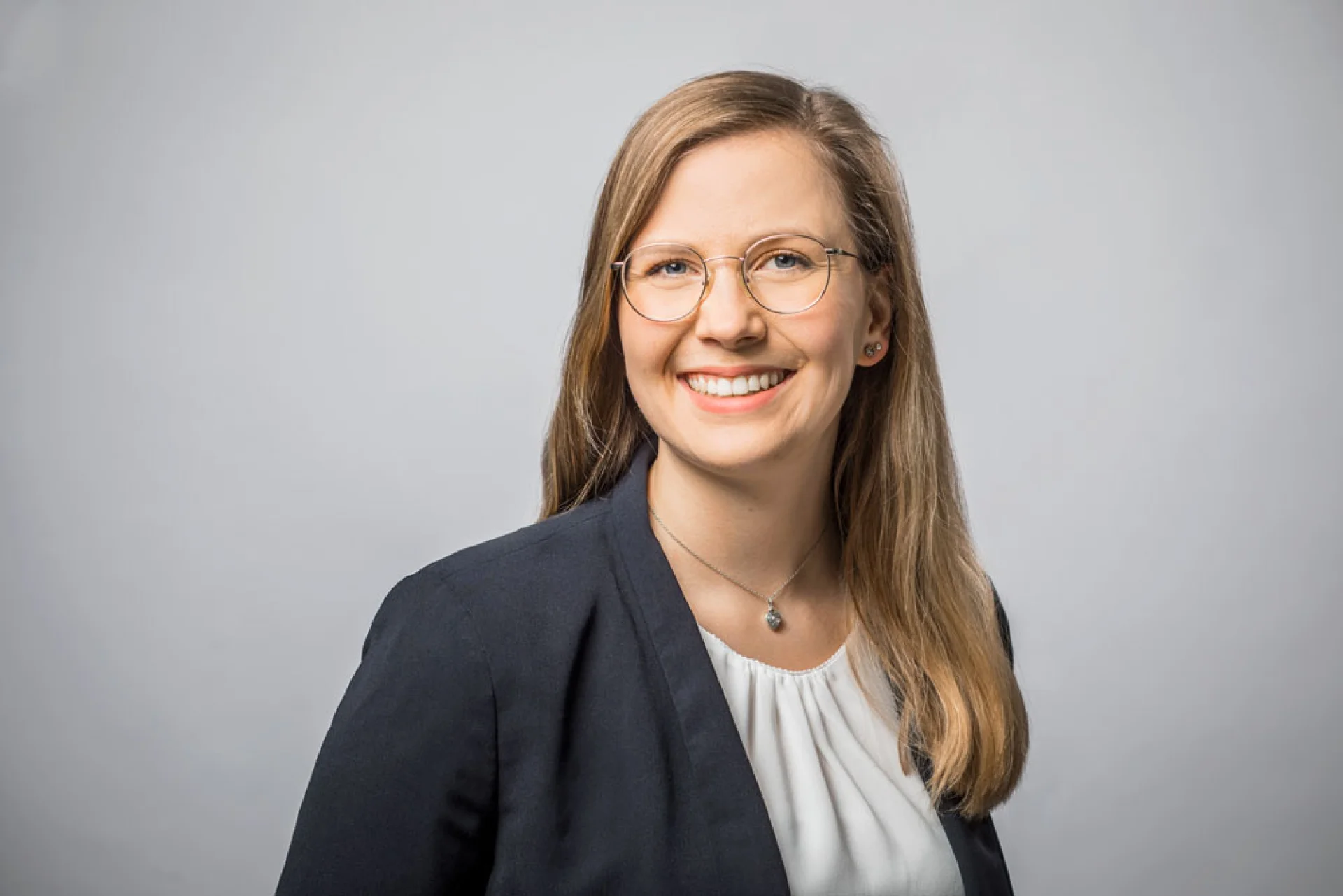Ansprechpartnerin Gina Stefan