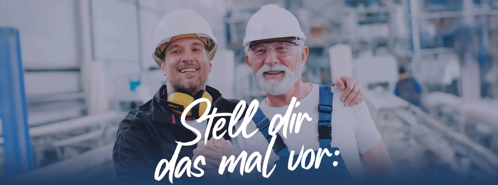 Produktion – Auszubildender und Mentor mit Helmen
