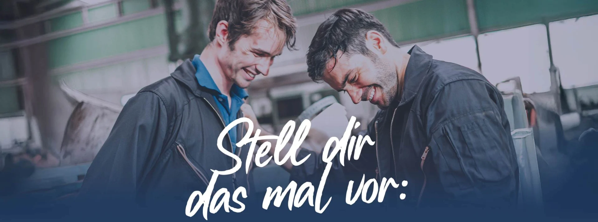 Werkstatt – Auszubildender und Mentor – dreckig, erschöpft aber glücklich