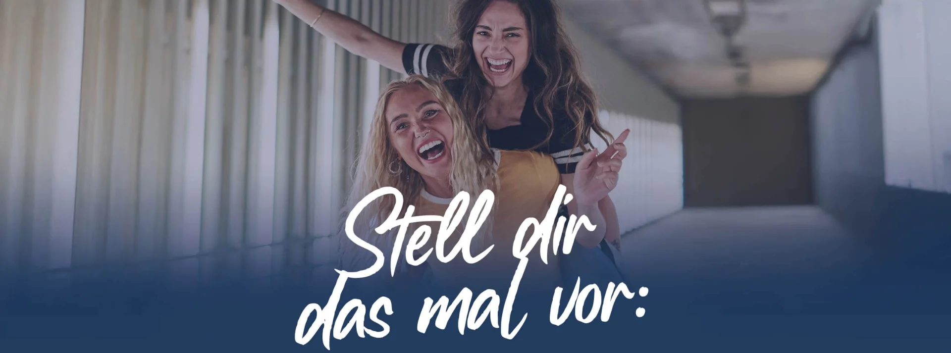 Zwei Auszubildende Huckepack